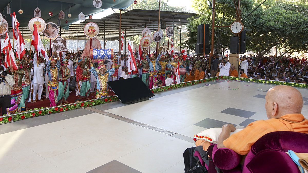A cultural dance performance before Swamishri