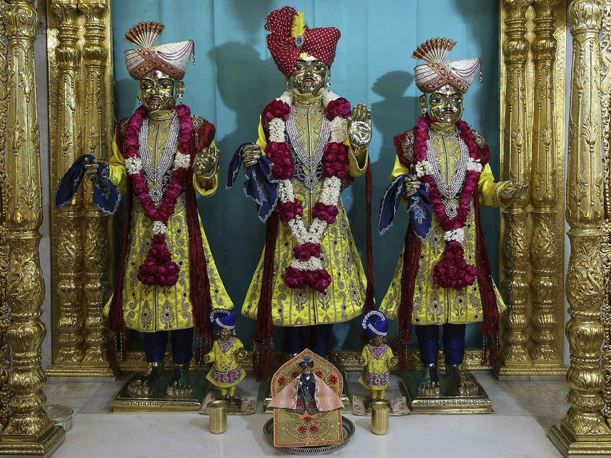 Bhagwan Swaminarayan, Aksharbrahman Gunatitanand Swami and Shri Gopalanand Swami 