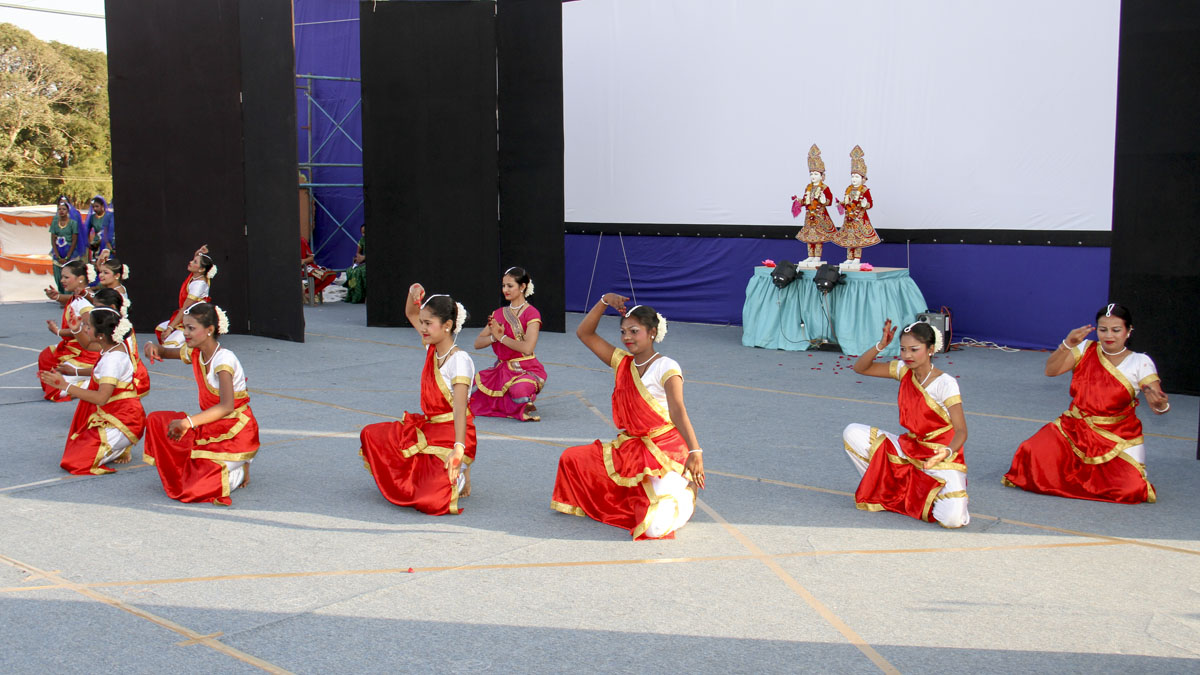 Yuvatis perform a cultural program