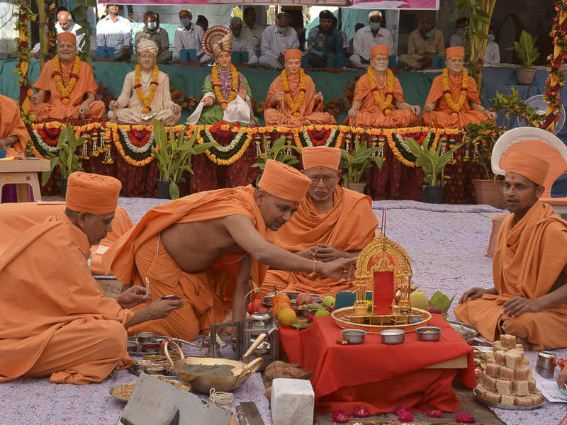 Shilanyas Ceremony for new Yogi Smruti Mandir, Gondal