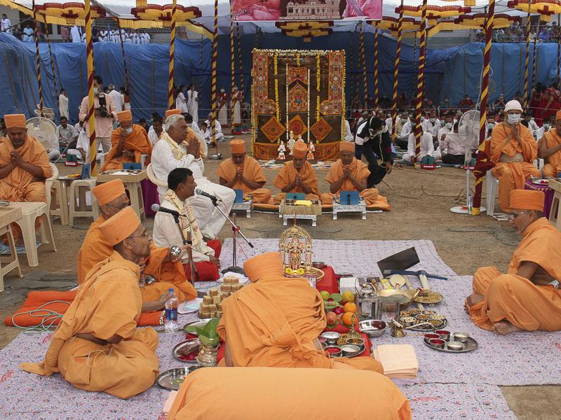 Shilanyas Ceremony for new Yogi Smruti Mandir, Gondal
