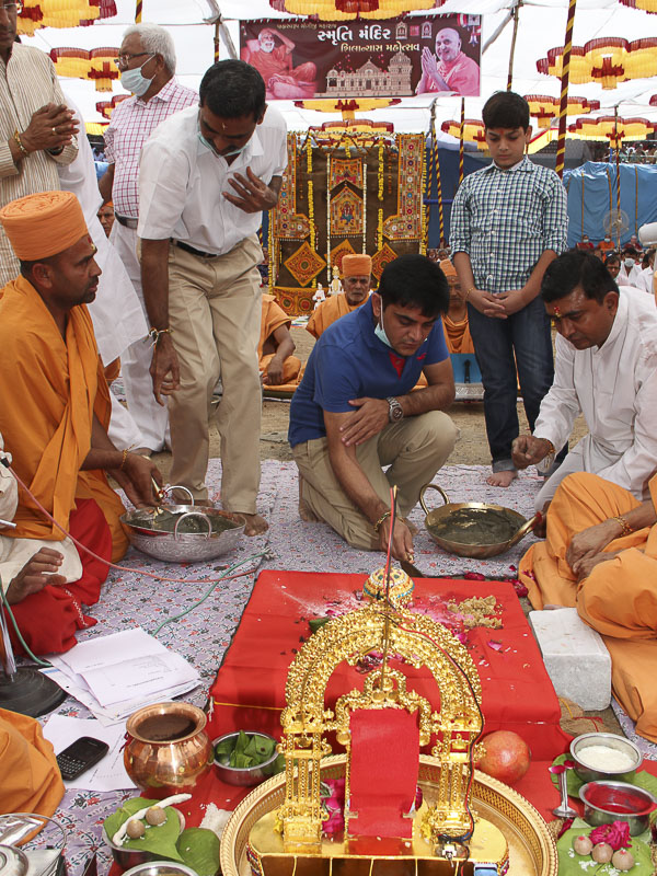 Shilanyas Ceremony for new Yogi Smruti Mandir, Gondal