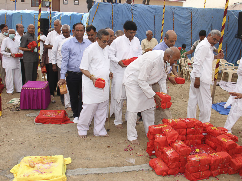 Shilanyas Ceremony for new Yogi Smruti Mandir, Gondal