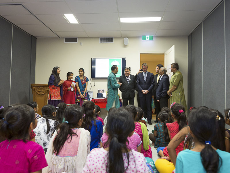 NSW Premier Hon. Mike Baird visits Sydney Mandir