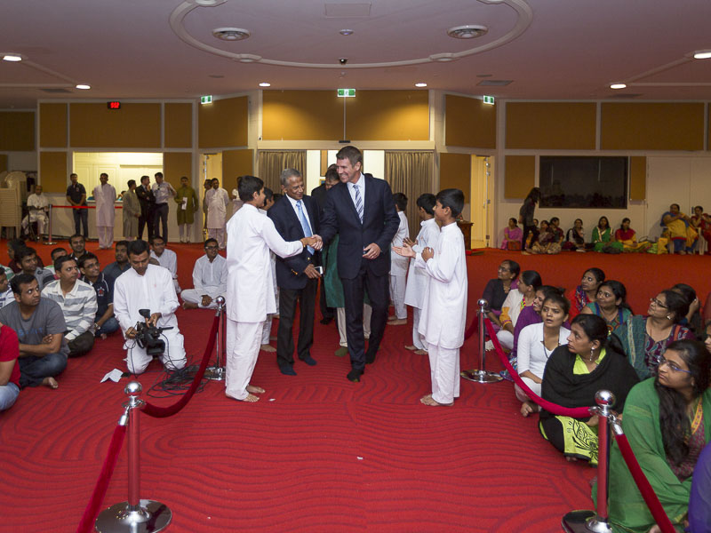 NSW Premier Hon. Mike Baird visits Sydney Mandir