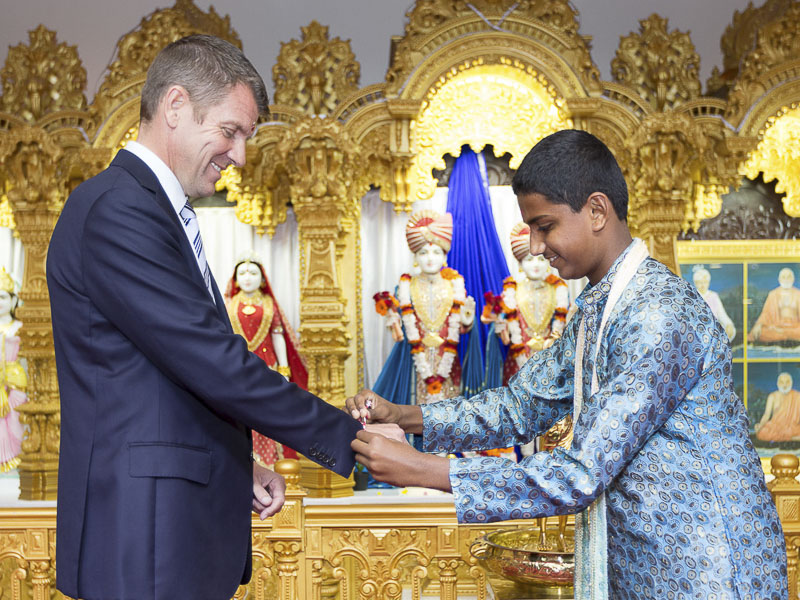 NSW Premier Hon. Mike Baird visits Sydney Mandir
