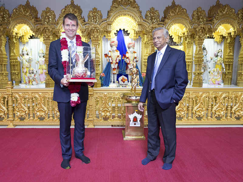 NSW Premier Hon. Mike Baird visits Sydney Mandir