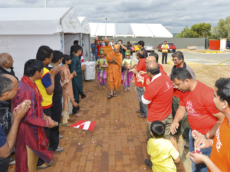 Pujya Mahant Swami welcomed at BAPS Shri Swaminarayan Mandir, Adelaide