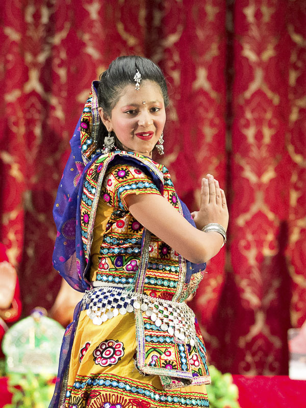 Mahila Sanskrutik Din Cultural Program - Folk dance by balikas and yuvatis
