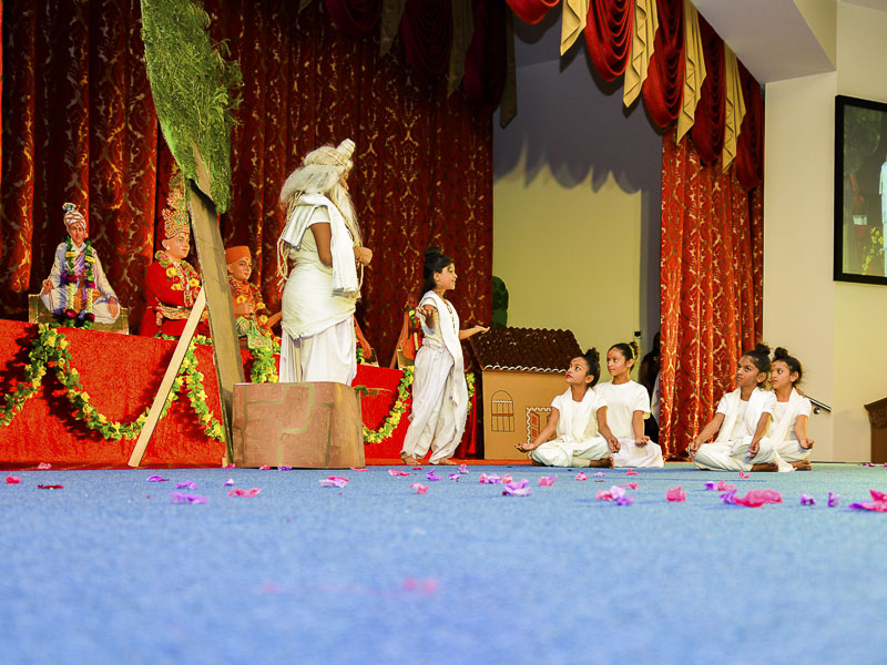 Mahila Sanskrutik Din Cultural Program - skit performance by yuvatis and balikas