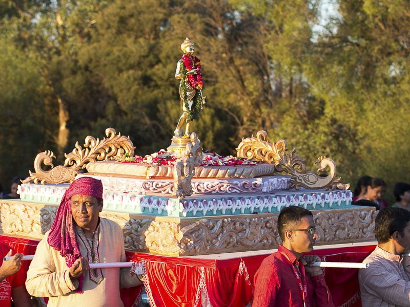 Devotees carry Shri Nilkanth Varni in an open palanquin