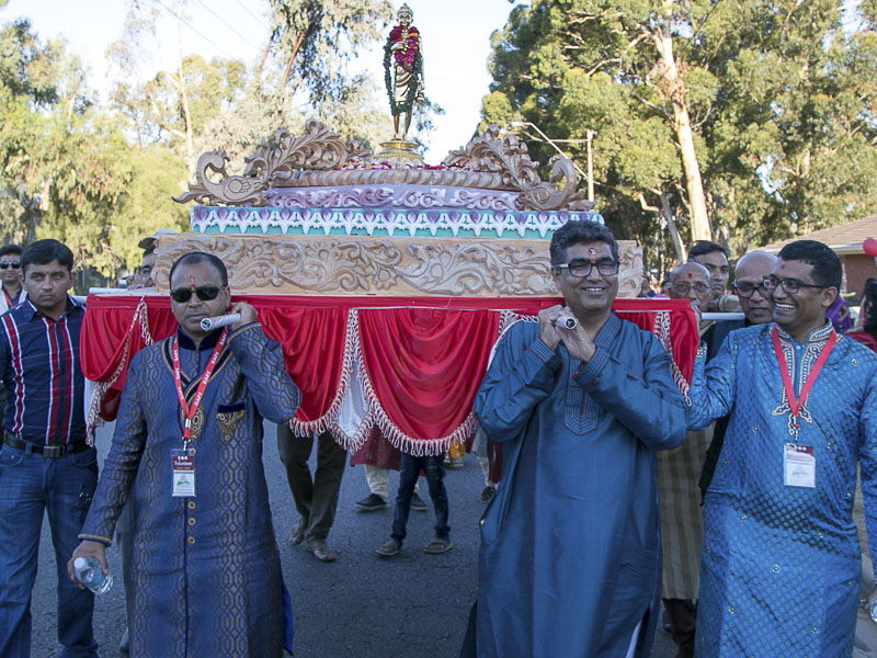 Devotees carry Shri Nilkanth Varni in an open palanquin
