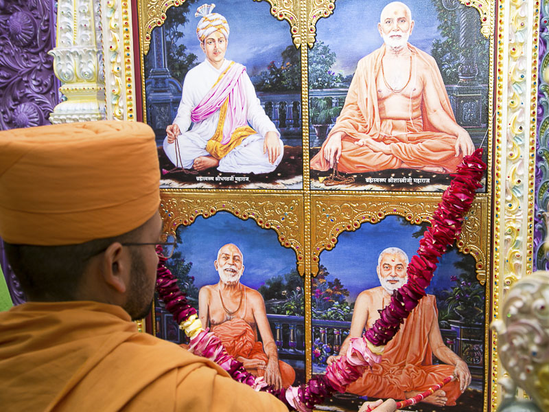 Sadhus perform murti-pratishtha rituals
