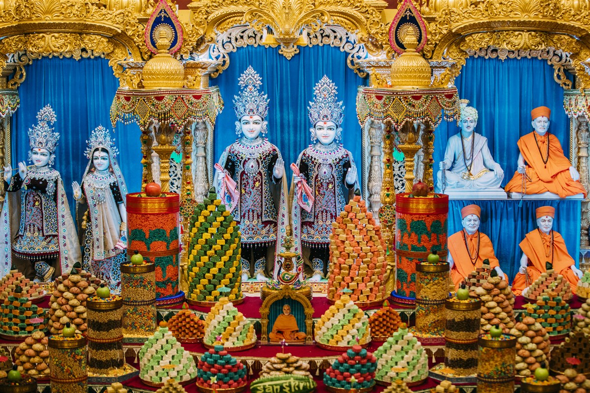 Family Annakut Darshan