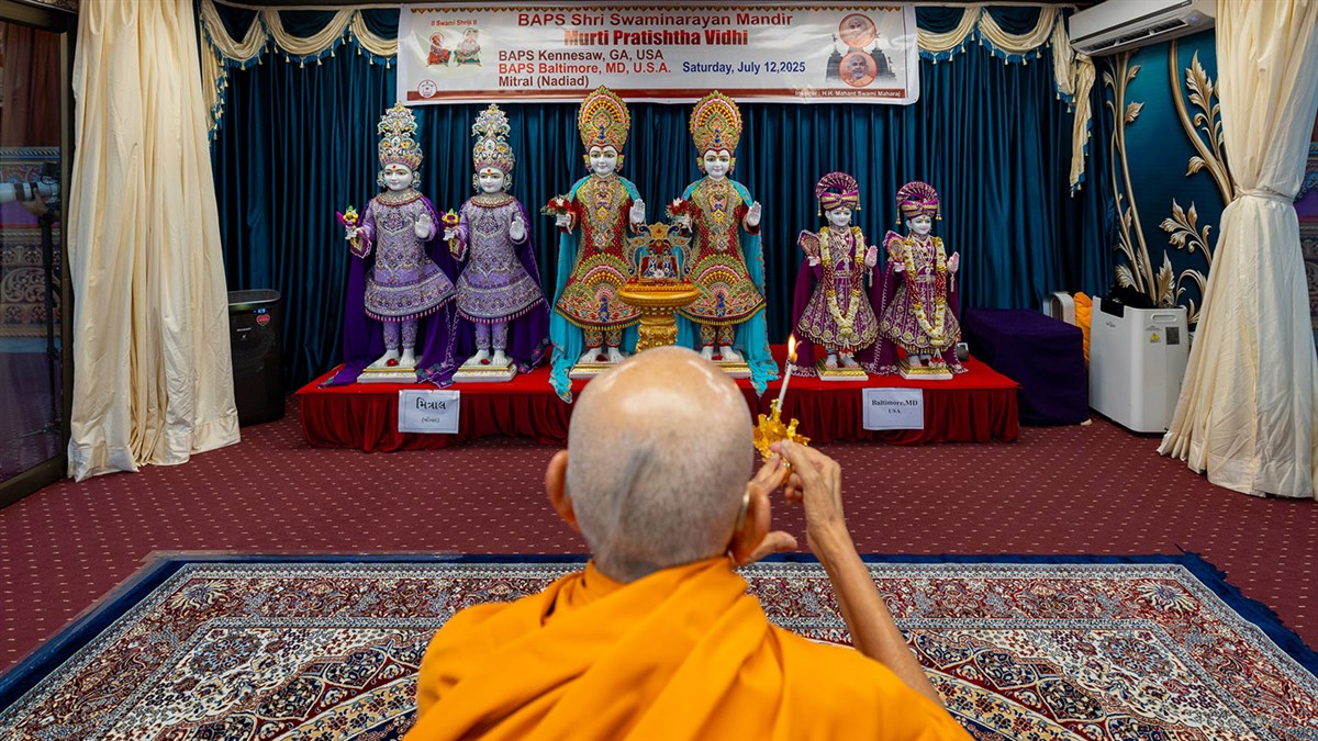 Narayan Bhusalさま専用 15 November 2023 - HH Mahant Swami Maharaj's Vicharan, Bochasan, India