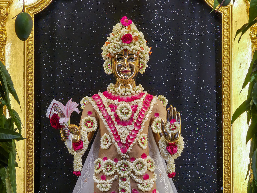 Chandan Adornments of Murtis 2026