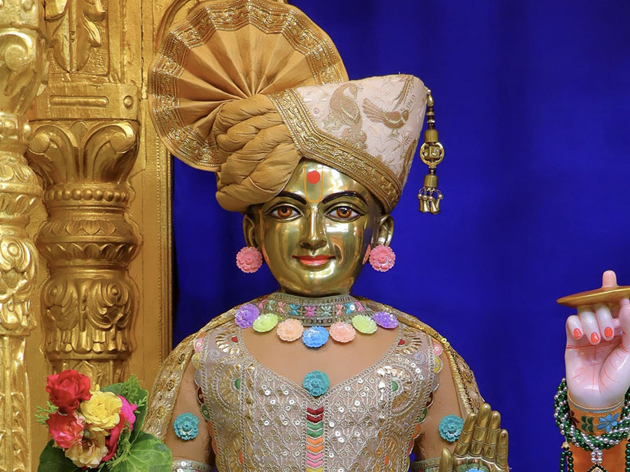 Chandan Adornments of Murtis 2026
