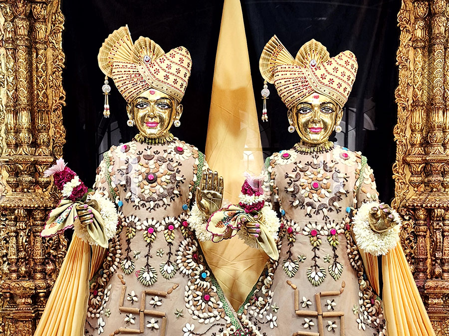 Chandan Adornments of Murtis 2026